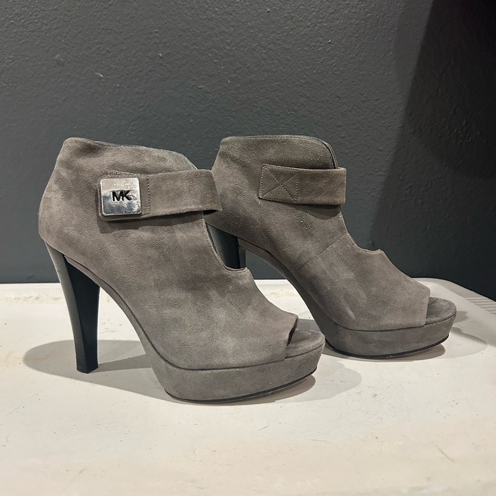 Michael Kors Grey Suede Platform Ankle Heels – Size 6